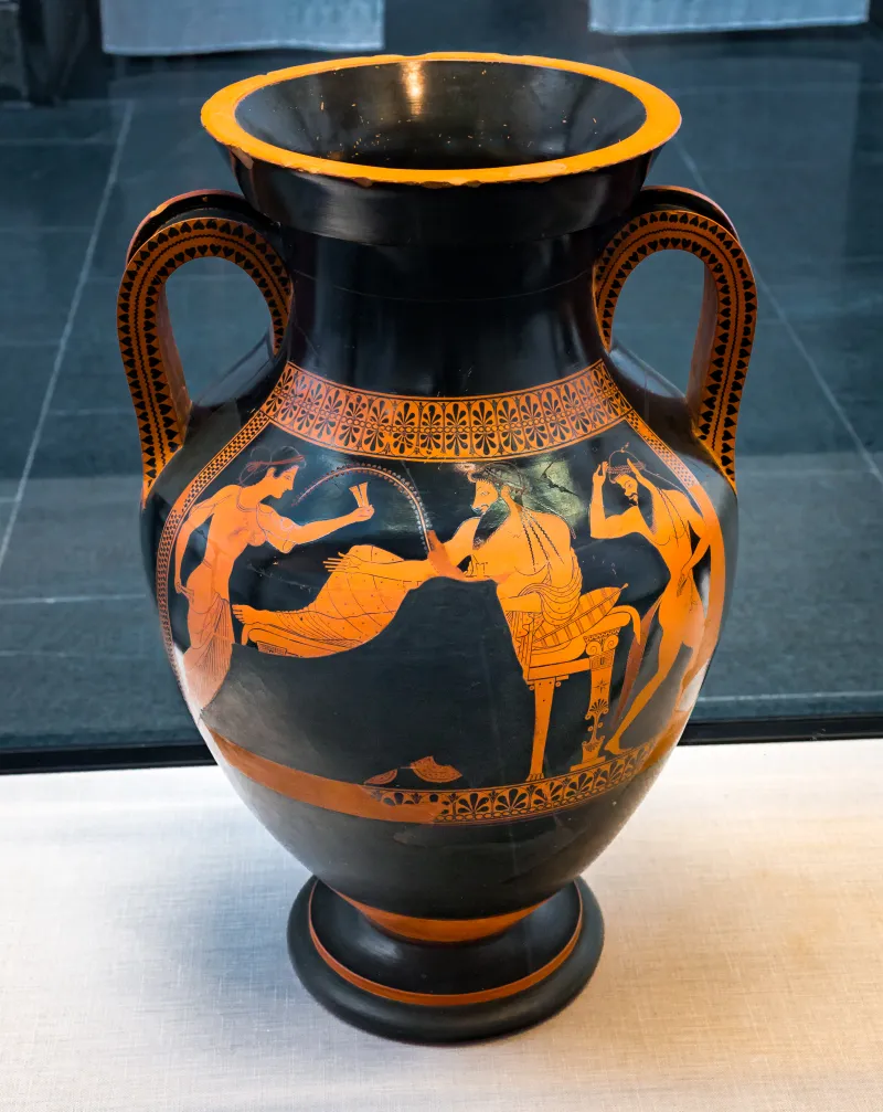 Psiax Arv 6 1 Dionysos Reclining - Herakles And Iolaos In Quadriga 
