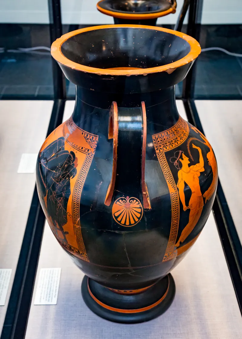 Psiax Arv 6 1 Dionysos Reclining - Herakles And Iolaos In Quadriga 