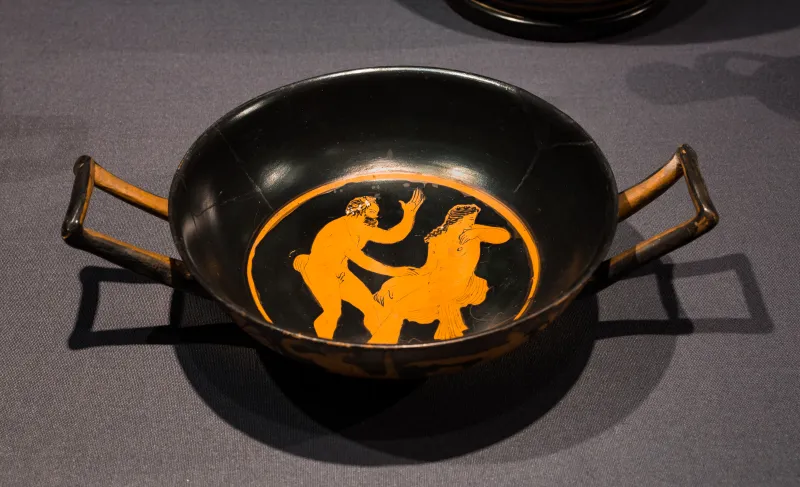 Q Painter - Arv 1519 15 - Satyr And Maenad - Men And Youths At The Komos - Wien Khm As Iv 207 - 
