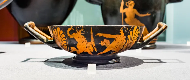 Q Painter - Arv 1519 15 - Satyr And Maenad - Men And Youths At The Komos - Wien Khm As Iv 207 - 