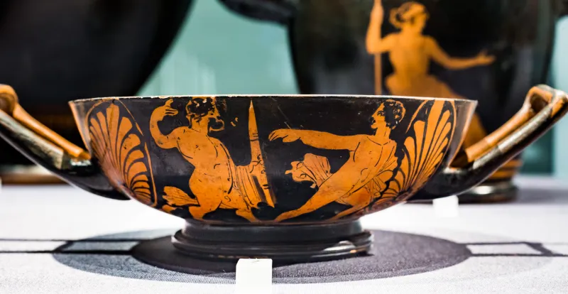 Q Painter - Arv 1519 15 - Satyr And Maenad - Men And Youths At The Komos - Wien Khm As Iv 207 - 