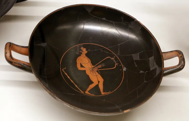 Skythes, Kylix Attica Con Suonatore Di Lira E Saga Di Teseo, 520 Ac Dalla Tomba Dei Vasi Greci Alla 