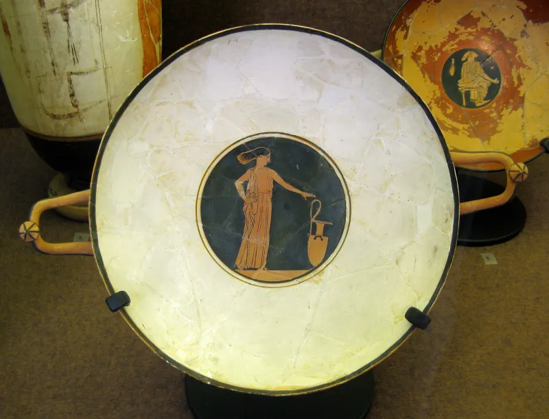 White-Ground Kylix With Red-Figure Tondo (Boston Mfa 
