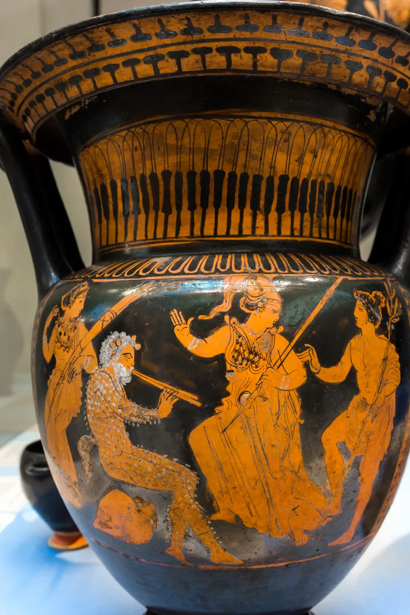 Suessula Painter Arv 1345 7 Apollon And Marsyas - Three Draped 