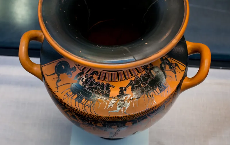 Very Early Bilingual Hydria Arv 12 7 Two War Chariots - Dionysos With Ariadne And Two Satyrs 