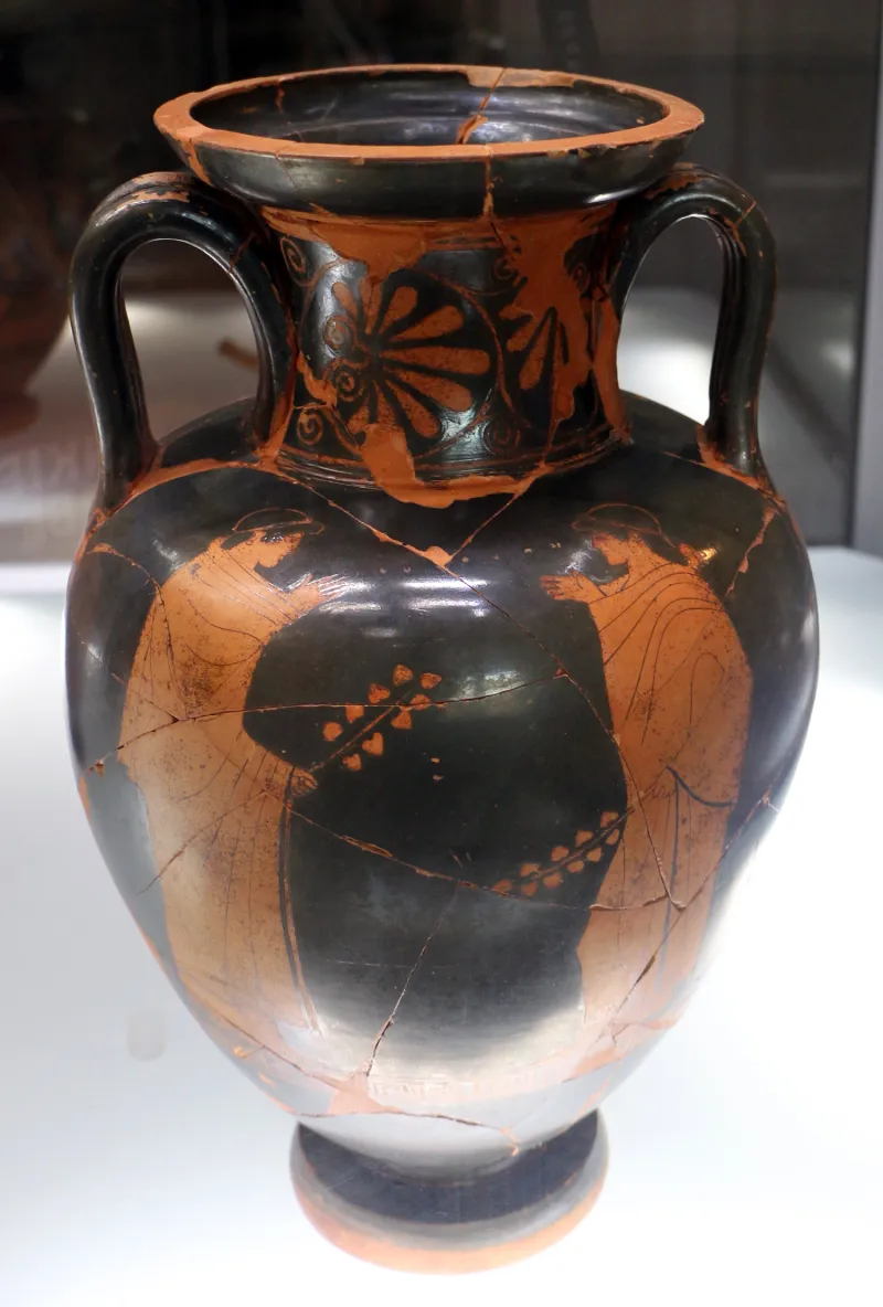 Pittore Di Syriskos, Anfora Con Dioniso Che Offre Un Kantharos A Una Menade, 470 Ac Ca, Da Orvieto, Crocifisso Del Tufo 